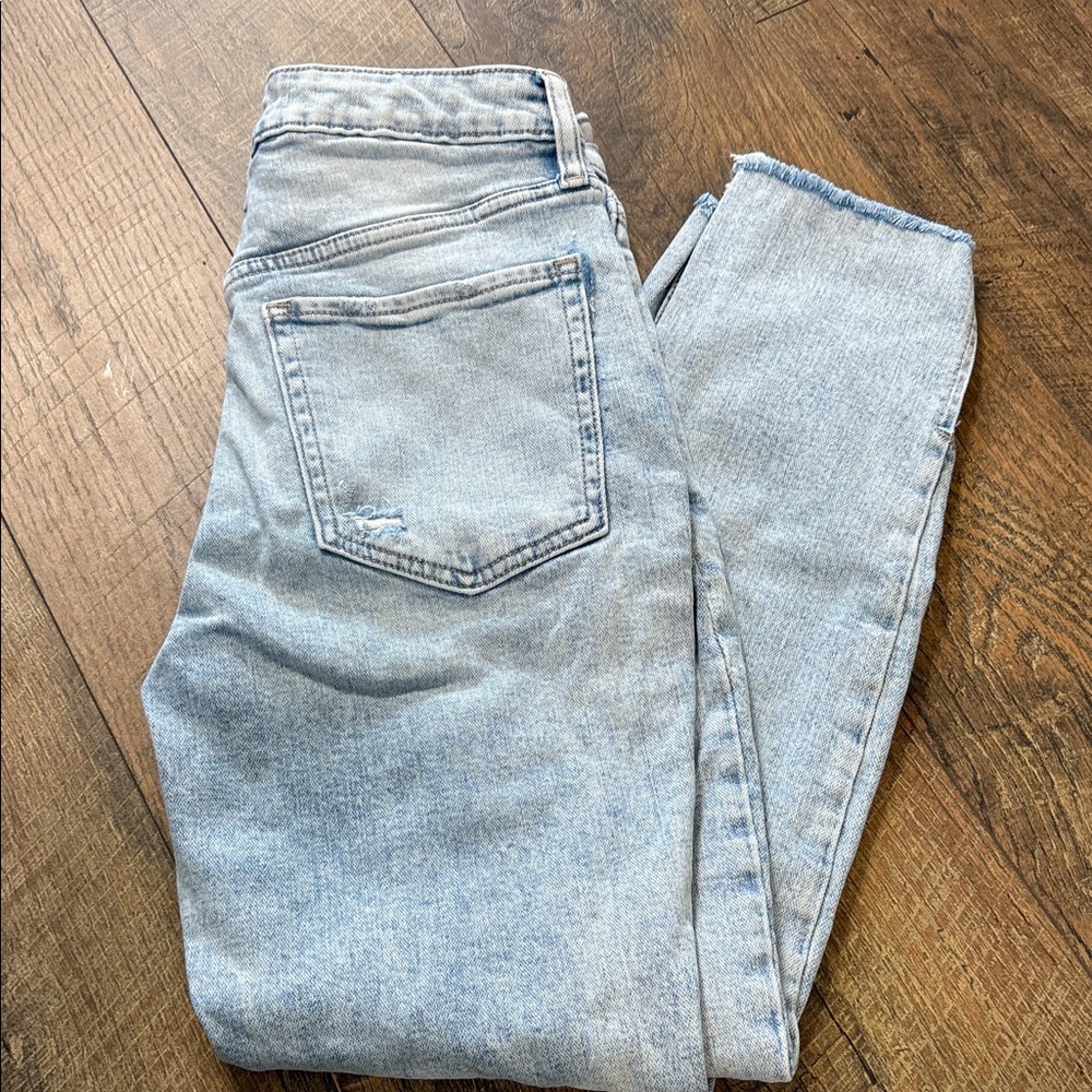 Old Navy Soft Blue Cropped Jeans